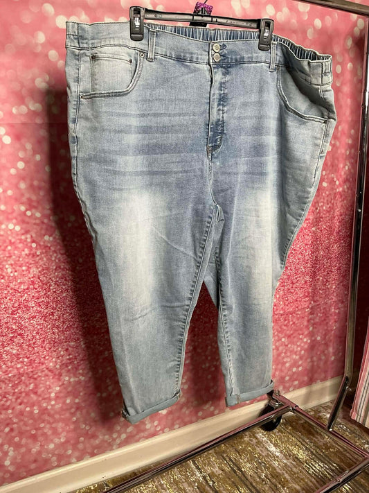 Light-Wash Stretch Denim Capri Pants